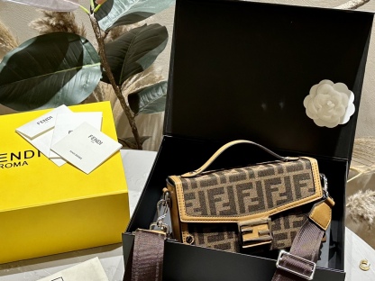 Baguette Sofe Trunk
