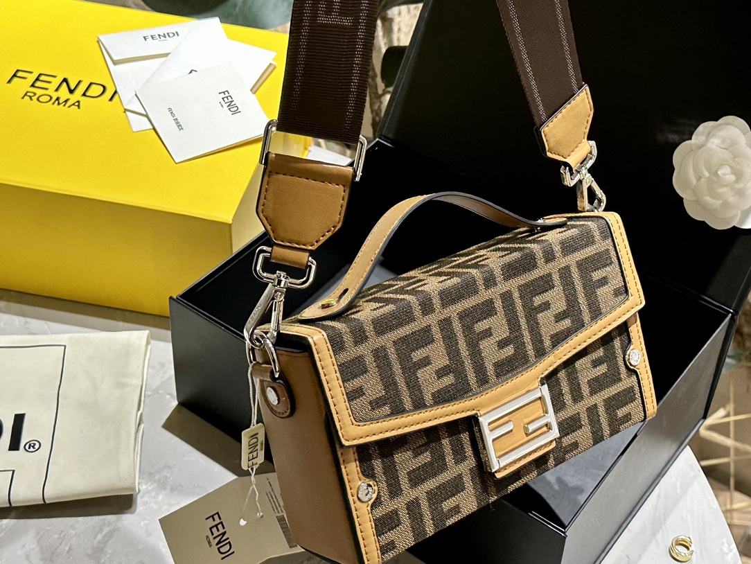Baguette Sofe Trunk