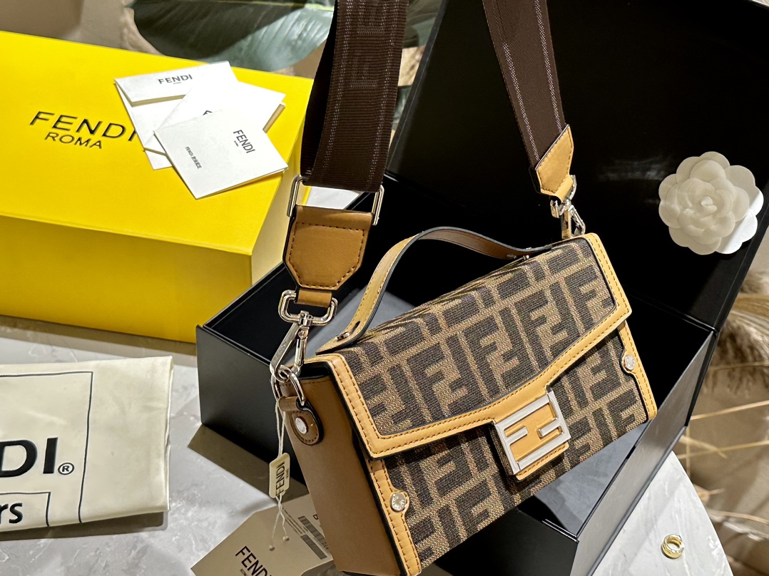 Baguette Sofe Trunk