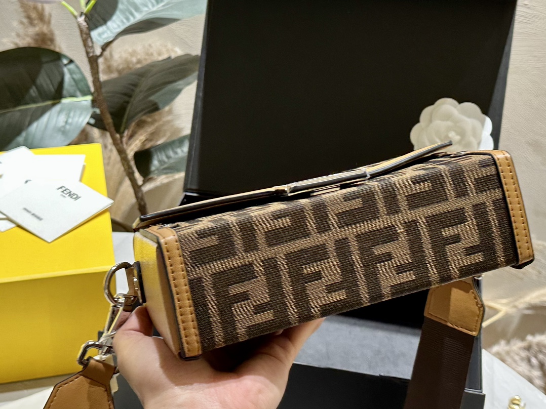 Baguette Sofe Trunk