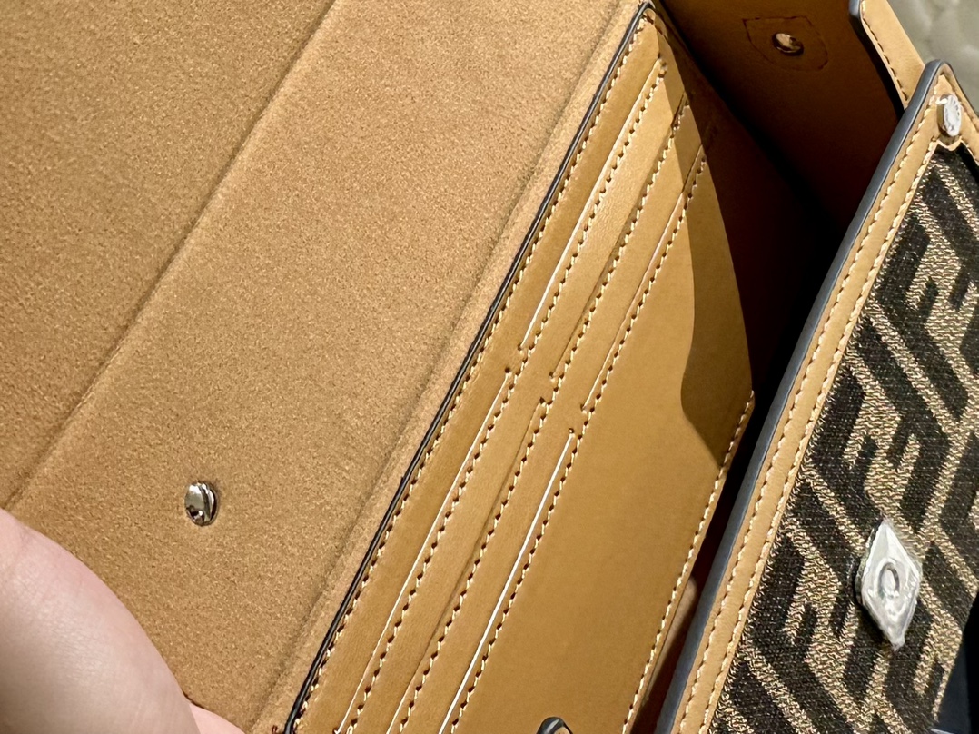 Baguette Sofe Trunk