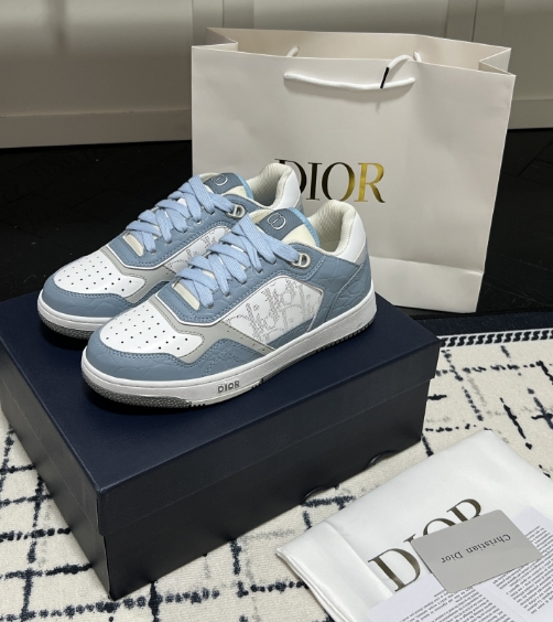 B27 Low-Top Sneaker