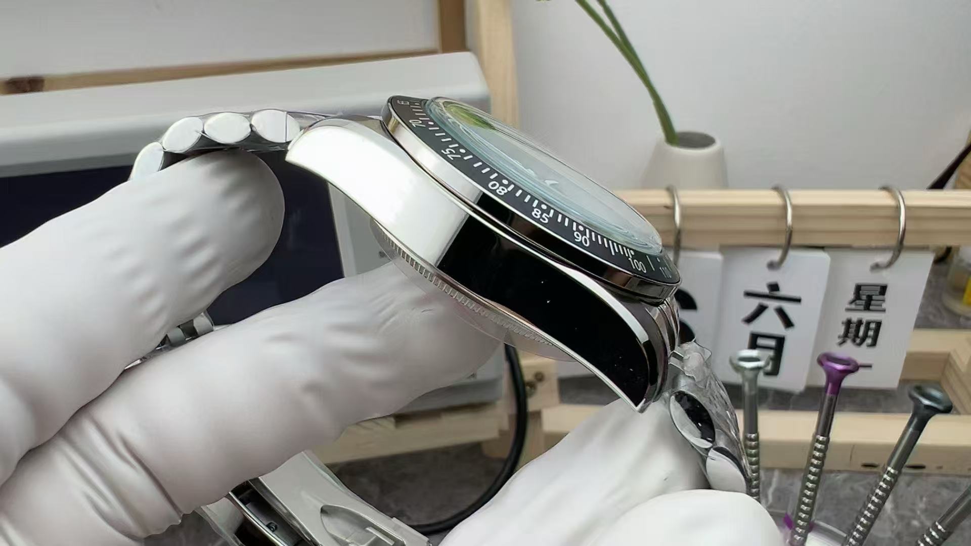 T10 TUDOR Tiffany Blue