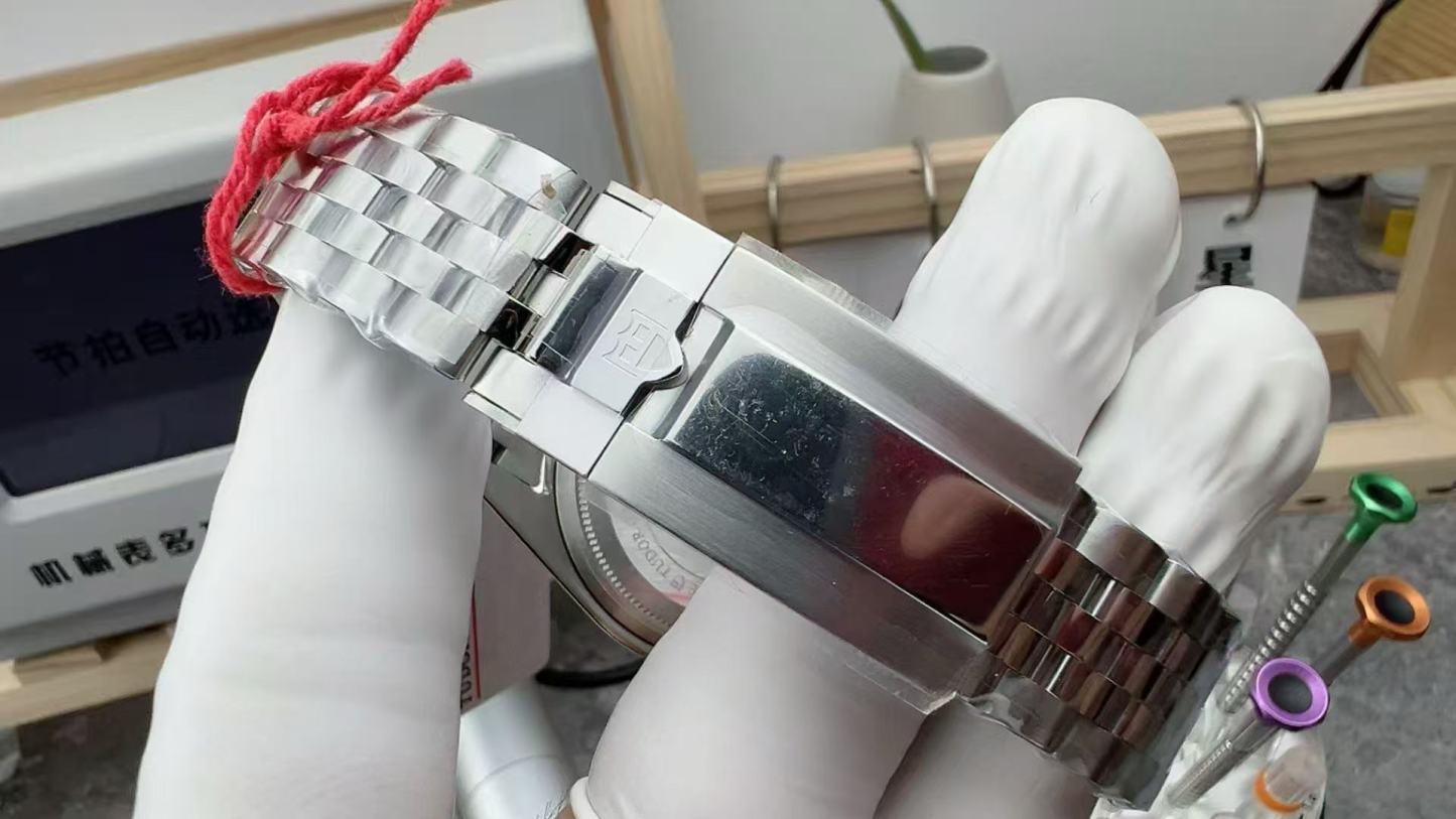 T10 TUDOR Tiffany Blue