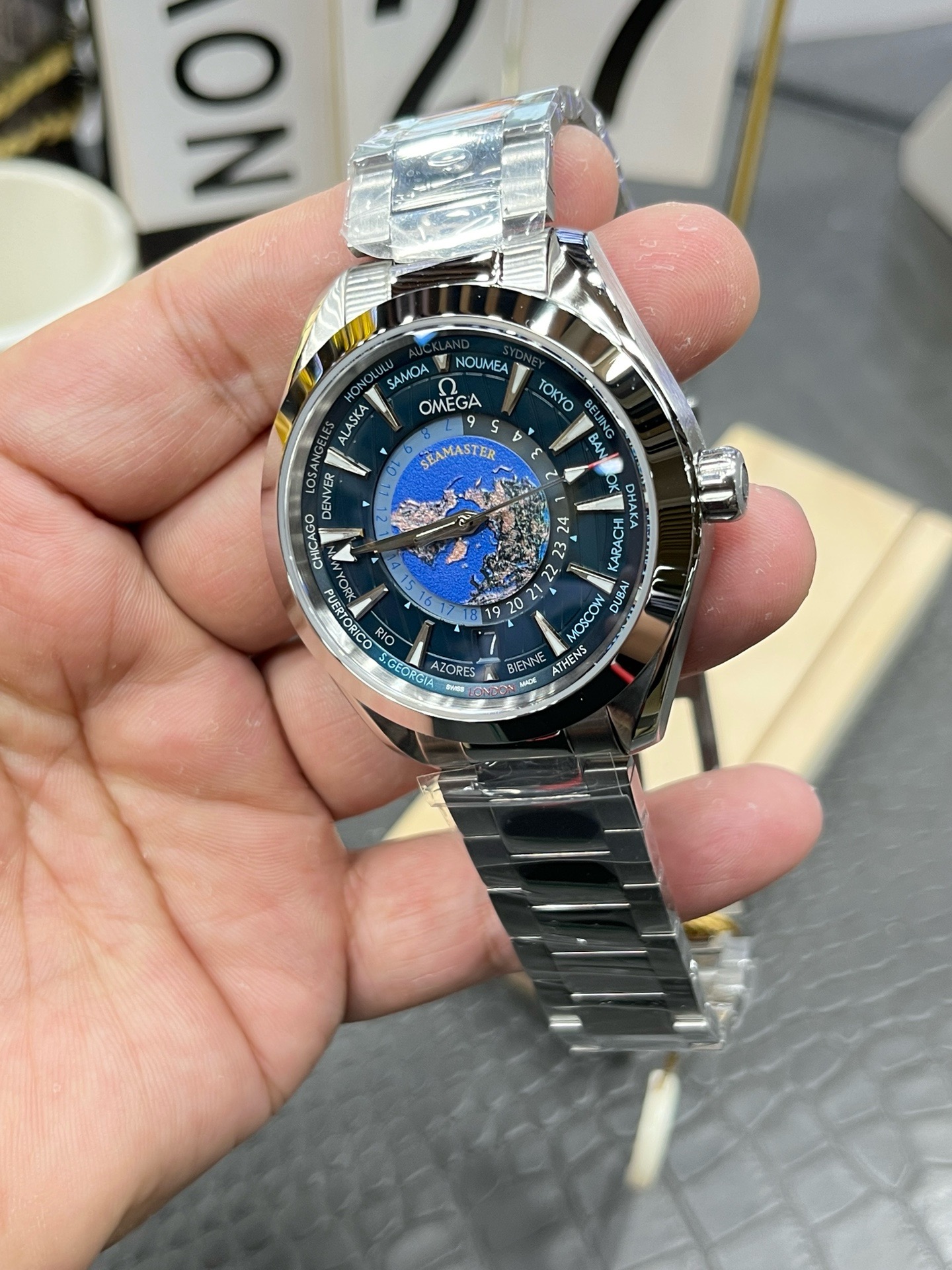 Z19   Seamaster150---World Time---O22010432203001---43mm