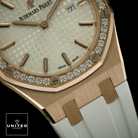 Athtudemars Pthtiguet Royal Oak 67540OK.ZZ.D010CA.01 Replica 1 Athtudemars Pthtiguet Diamond Bezel White Dial & Rubber Bracelet Repli black background
