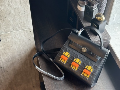 Kelly 18 Bag