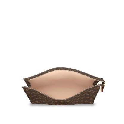 M47542 Toiletry Pouch 26
