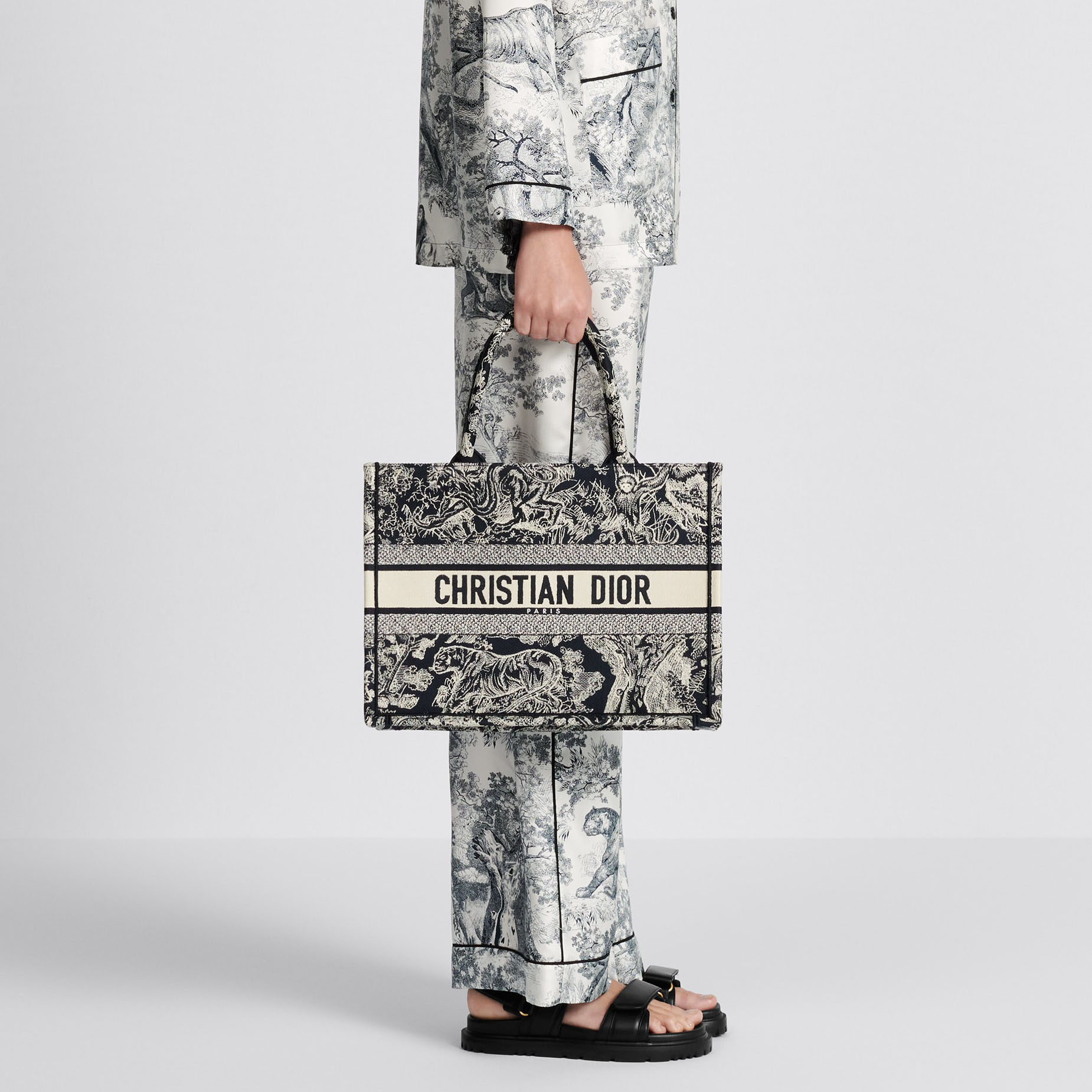 MEDIUM  BOOK TOTE