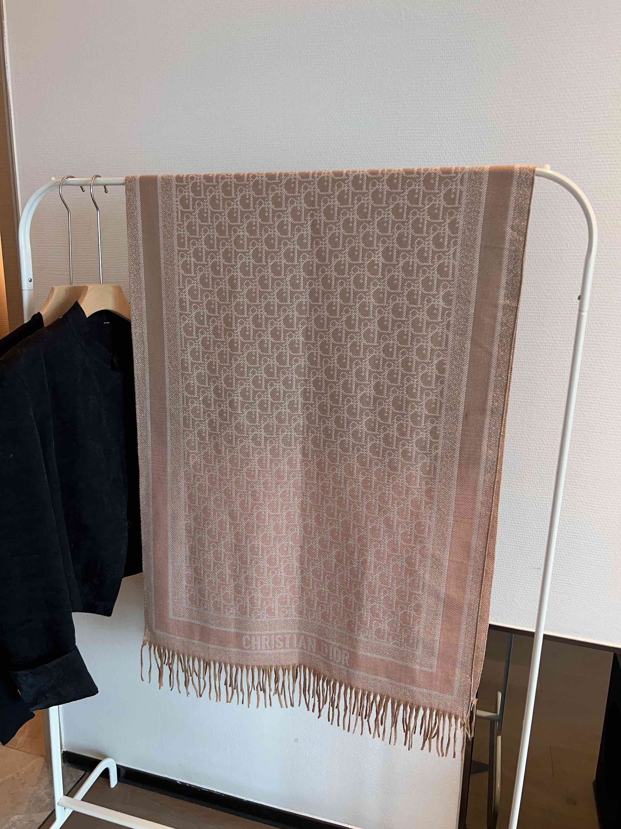 Fashion CD plaid chain pattern scarf