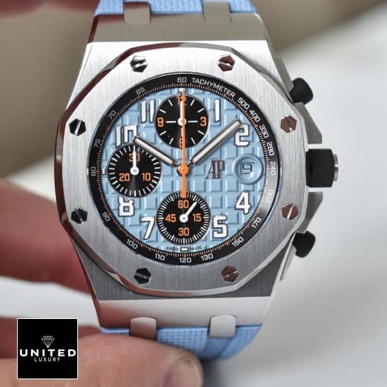 Athtudemars Pthtiguet 26238ST Blue Dial Replica 4 Athtudemars Pthtiguet 26238ST Steel Bezel Replica view at hand