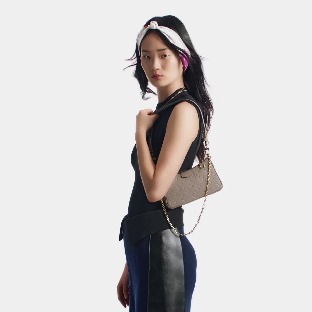 Easy Pouch On Strap M81862