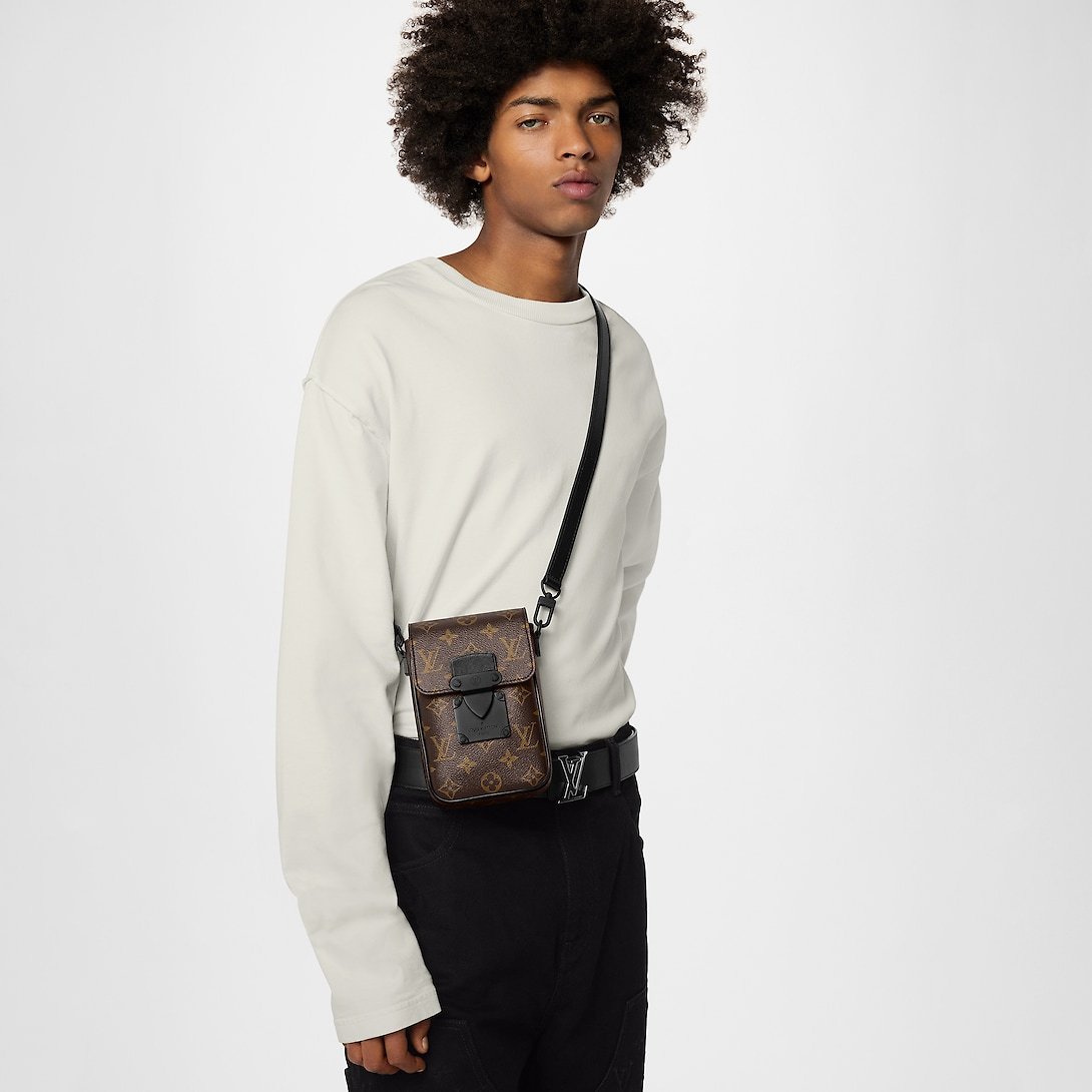 S-Lock Vertical wearable wallet