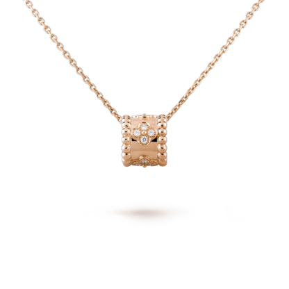 Perlee clovers pendant