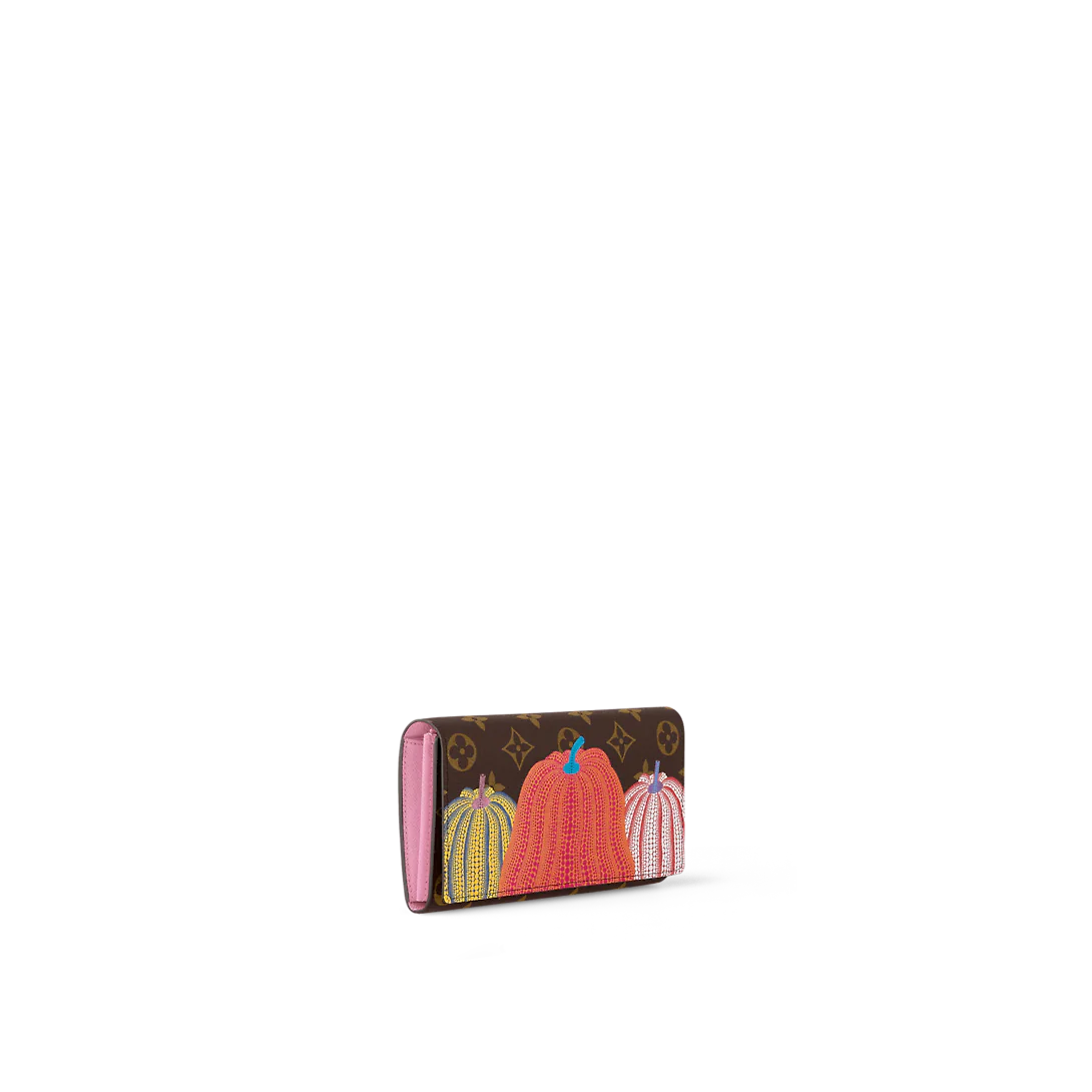 M82114  Sarah Wallet