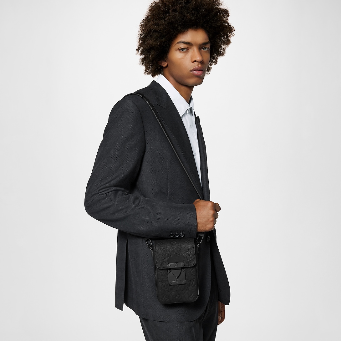 S-Lock Vertical wearable wallet