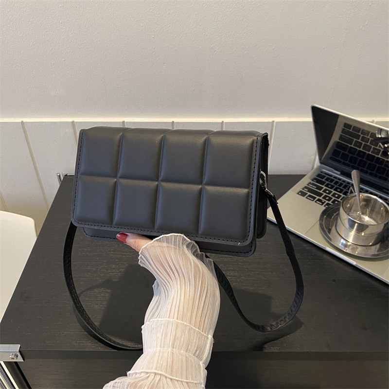 Simple retro small square bag