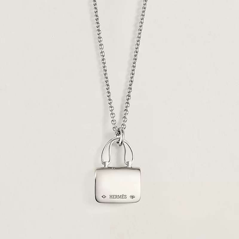 Amulettes Constance pendant