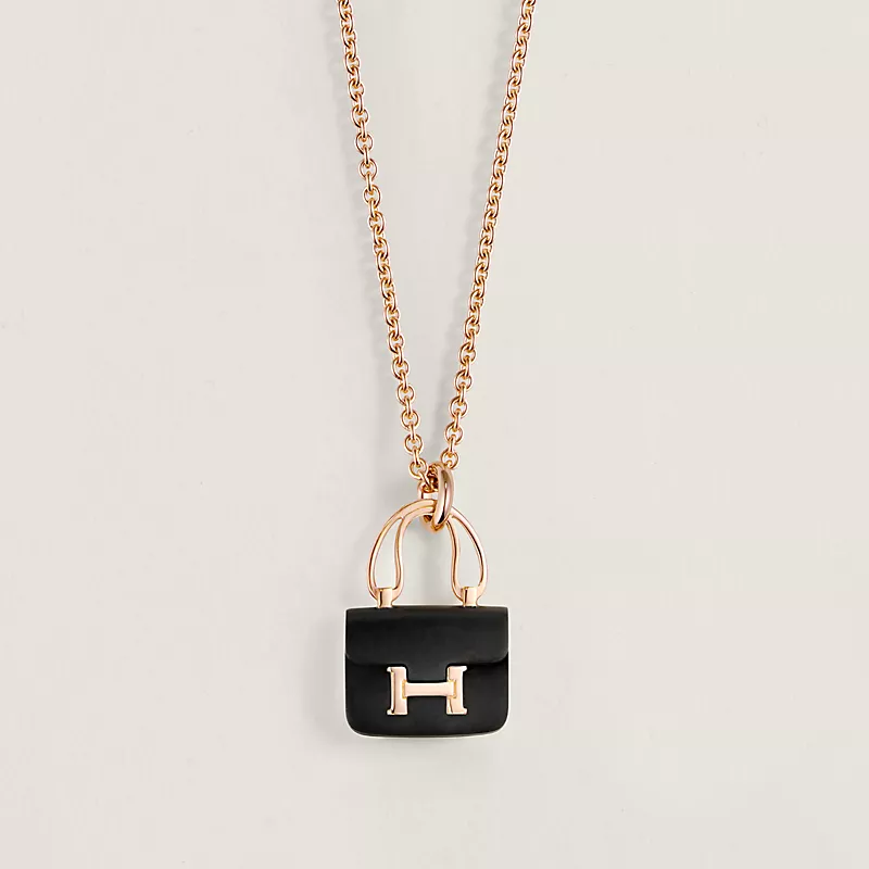 Amulettes Constance pendant