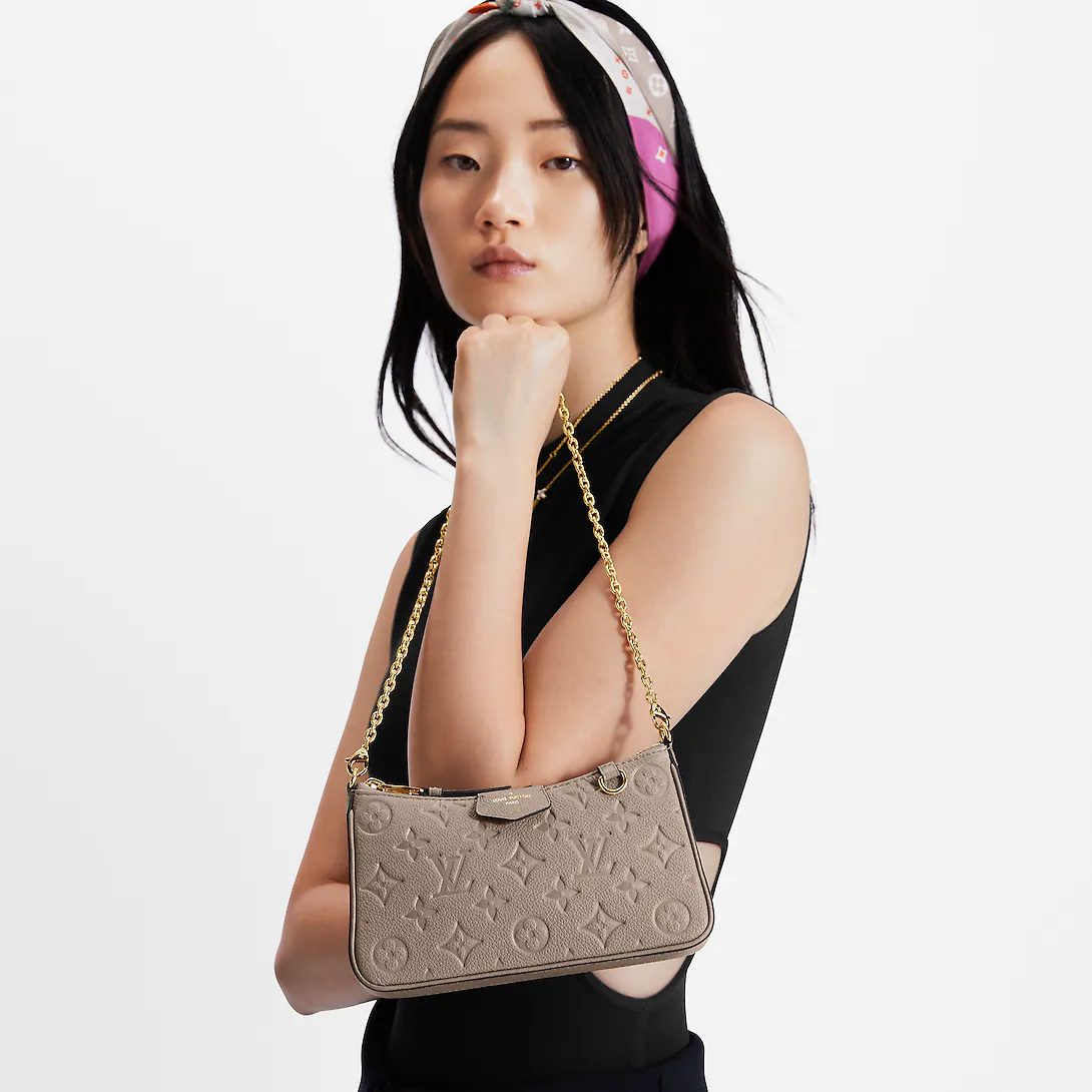 Easy Pouch On Strap M81862