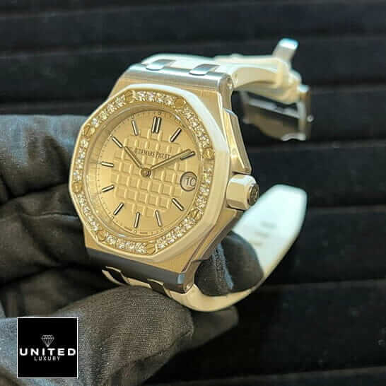 AP Royal Silver Ladies Replica 1 AP Royal Oak Diamond Bezel White Dial Replica on the hand & black background