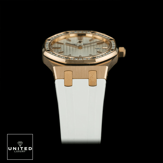 Athtudemars Pthtiguet Royal Oak 67540OK.ZZ.D010CA.01 Replica 5 Athtudemars Pthtiguet White Rubber Diamond Bezel Replica black background