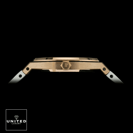 Athtudemars Pthtiguet Royal Oak 67540OK.ZZ.D010CA.01 Replica 3 Athtudemars Pthtiguet Gold Case 2714 Replica black background side view & crown