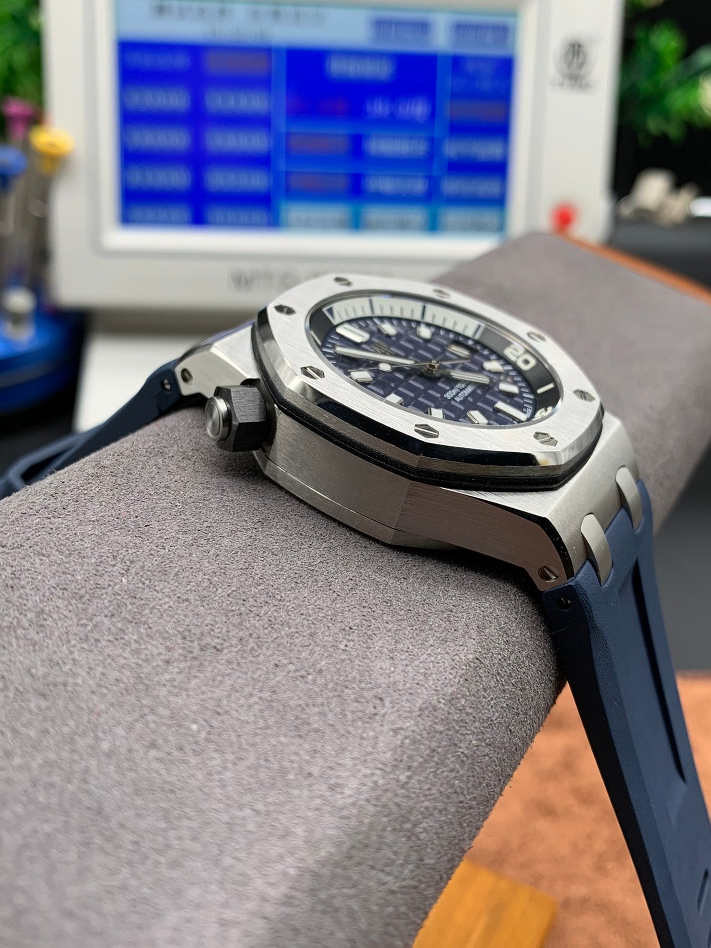 A2   Royal Oak ---15720ST.OO.A009CA.01---42mm