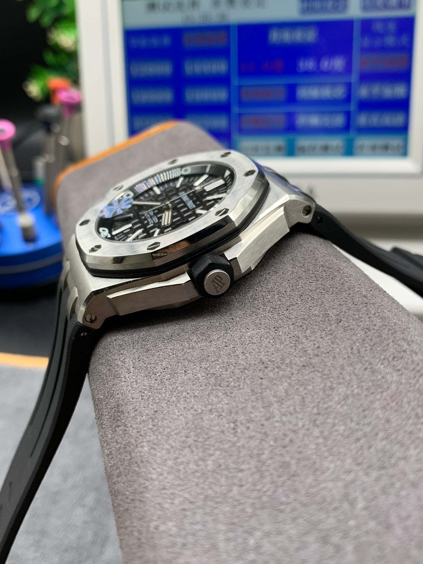 A3   Royal Oak ---15703ST.OO.A002CA.01---42mm