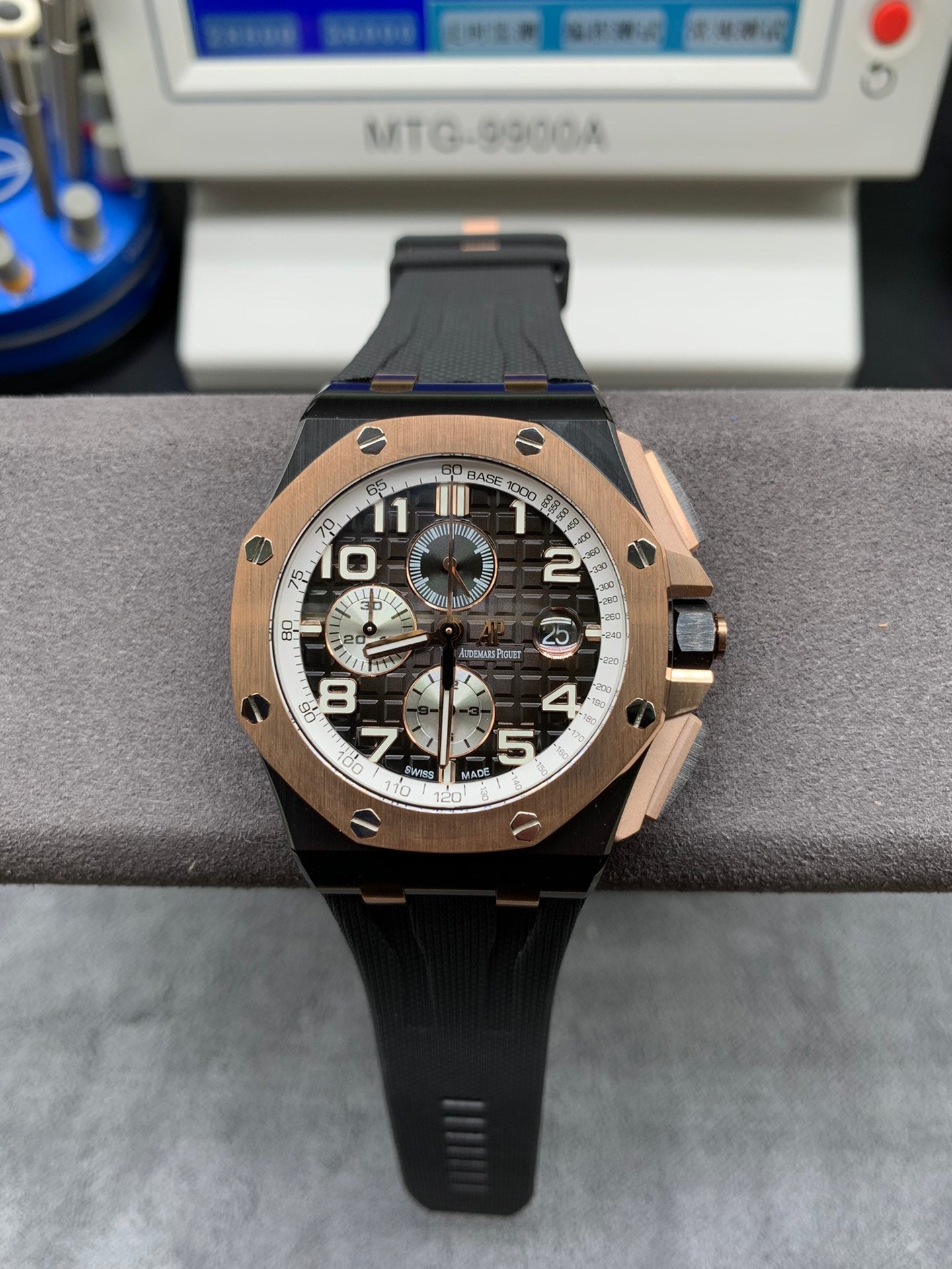 A4   Royal Oak---26405NR.OO.A002CA.01---42mm