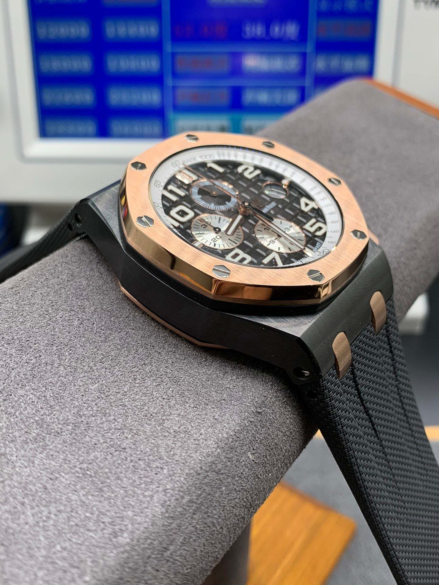 A4   Royal Oak---26405NR.OO.A002CA.01---42mm