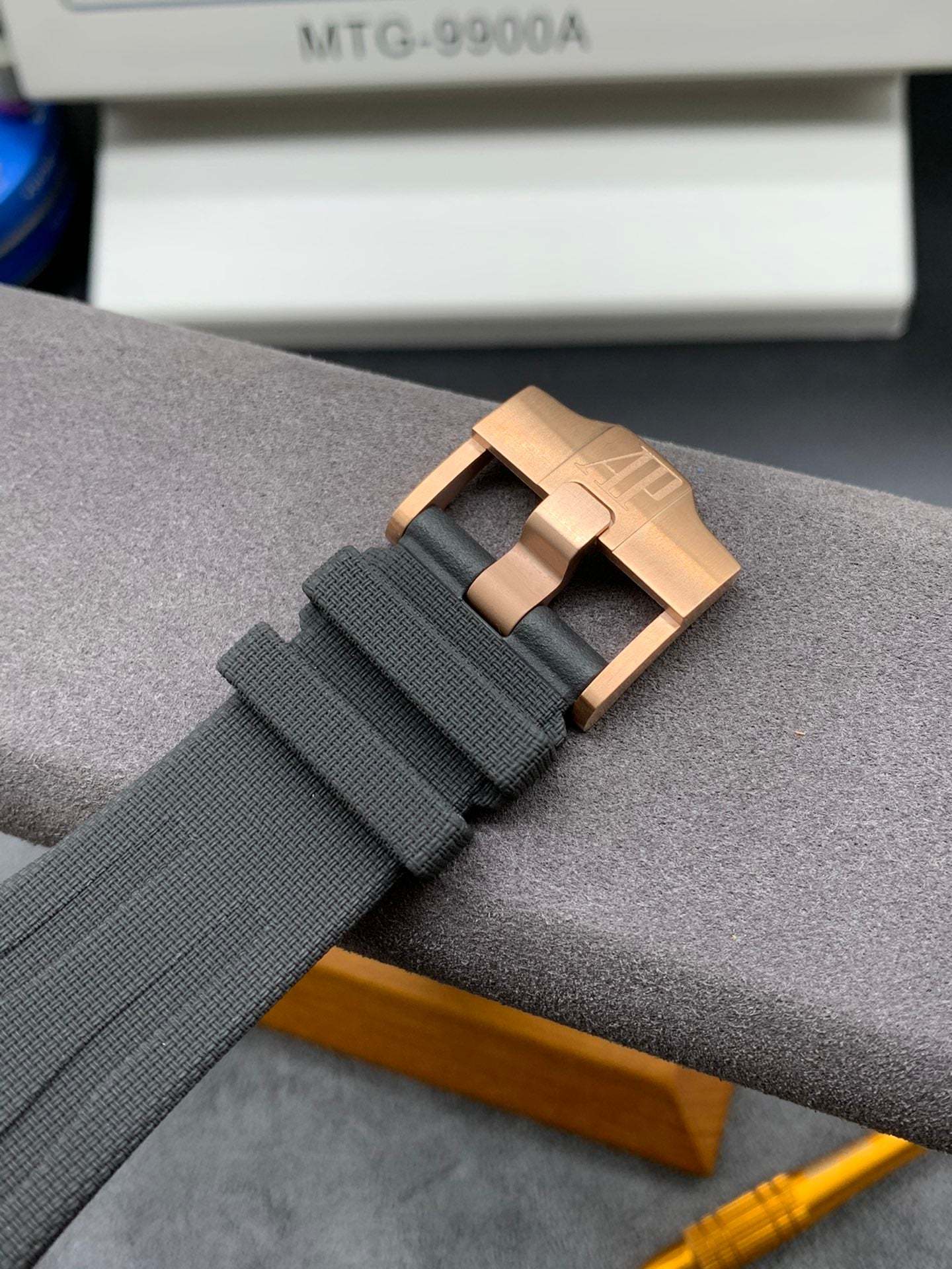 A4   Royal Oak---26405NR.OO.A002CA.01---42mm