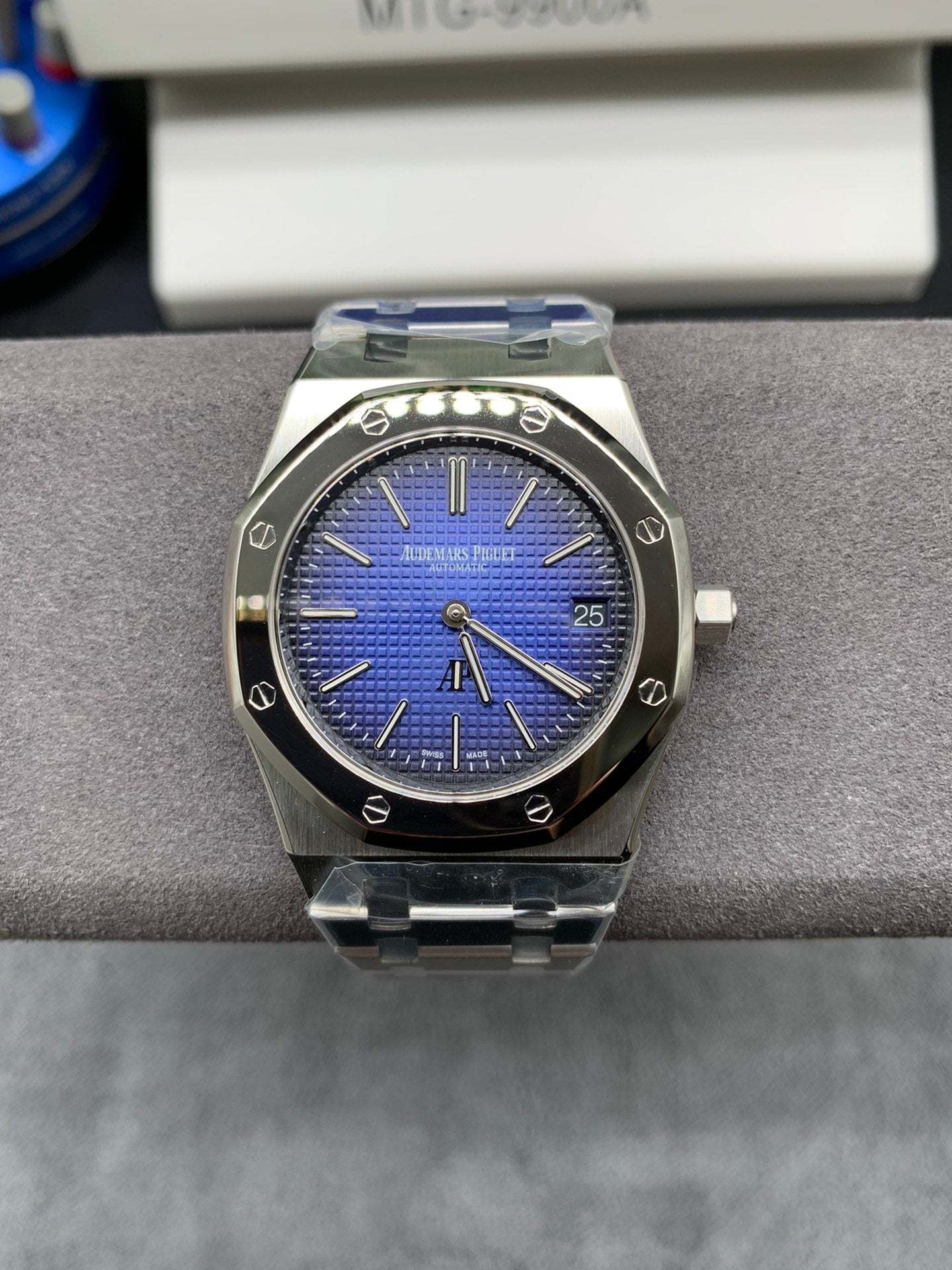 A5   Royal Oak---15202IP.OO.1240IP.01---39mm