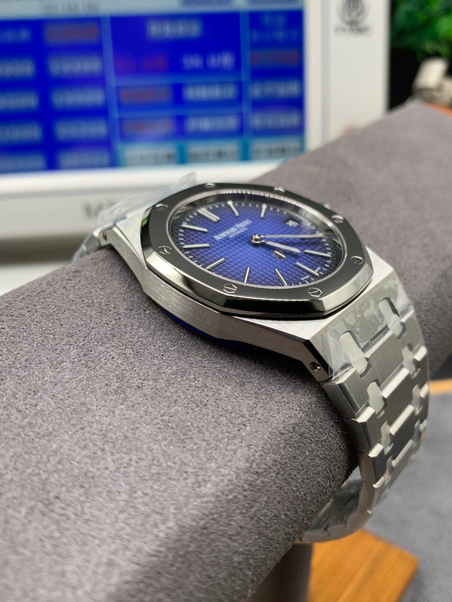 A5   Royal Oak---15202IP.OO.1240IP.01---39mm