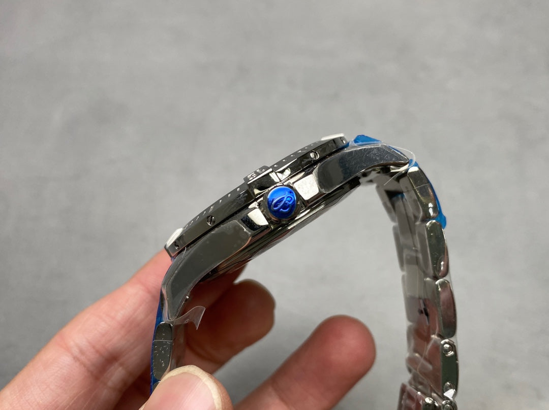 F9   Automatic ---A17388---43mm