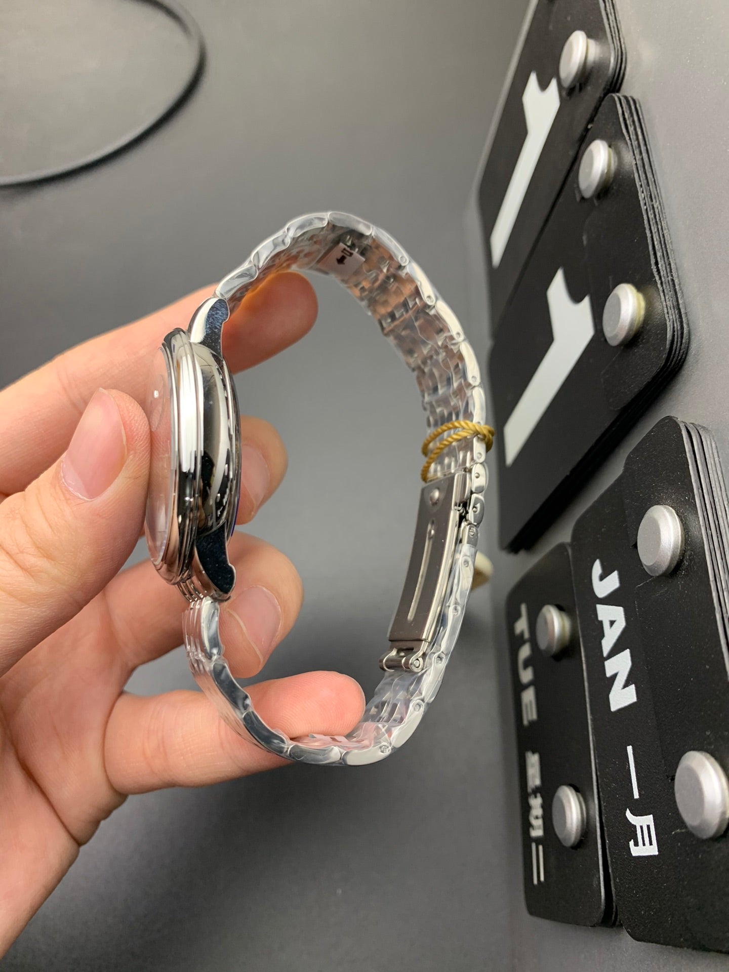 J4   DE VILLE---424.10.40.20.03.002---39.5mm