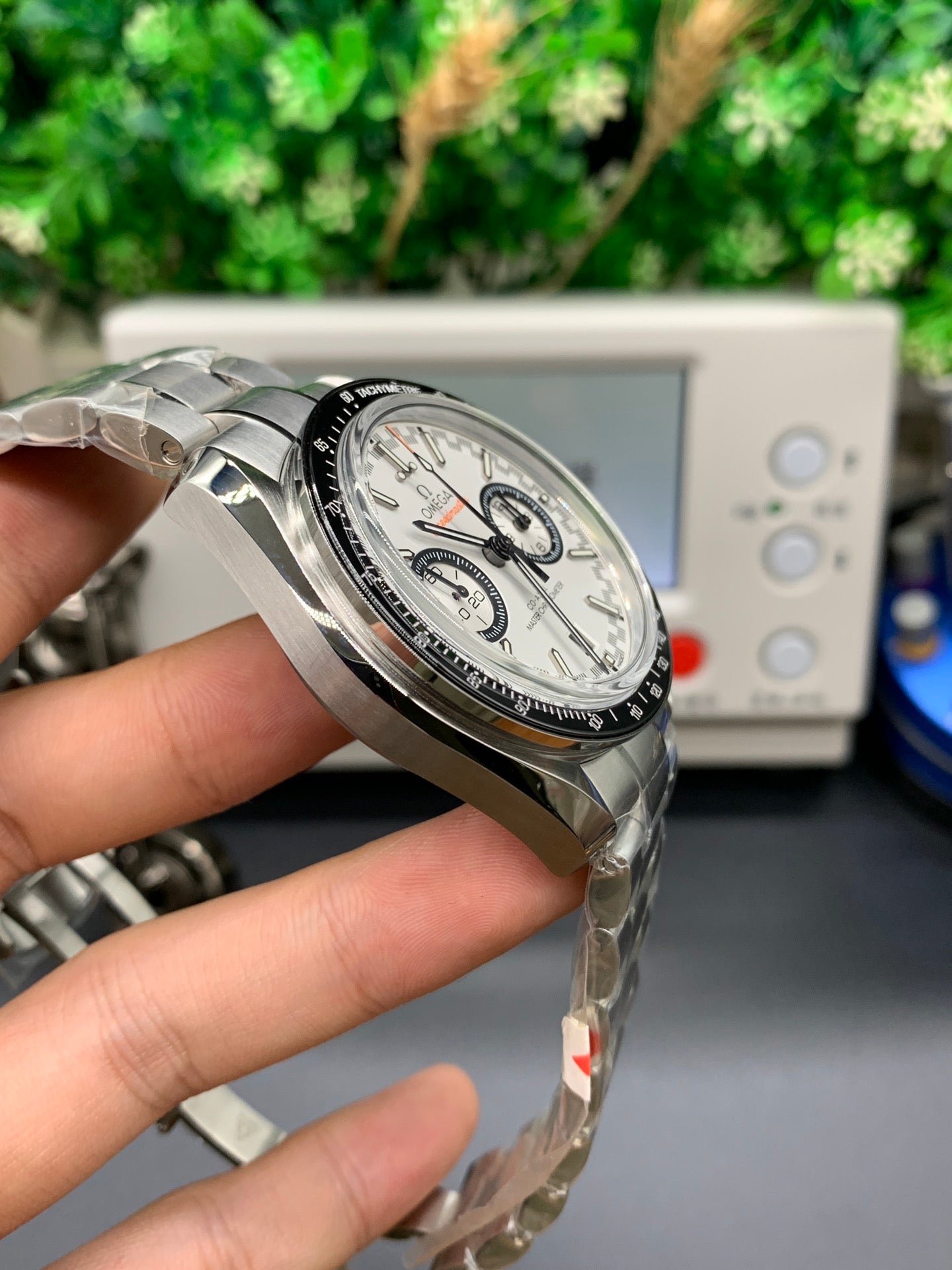 c6  Speedmaster---329.30.44.51.04.001---44.25mm
