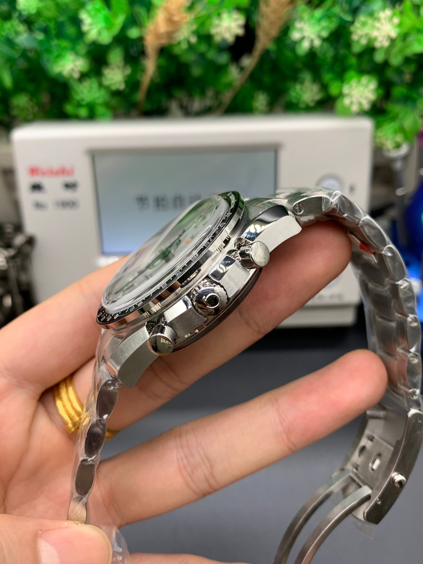 c6  Speedmaster---329.30.44.51.04.001---44.25mm