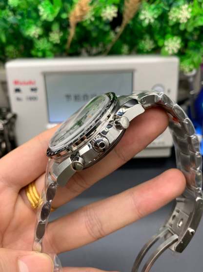 c6  Speedmaster---329.30.44.51.04.001---44.25mm