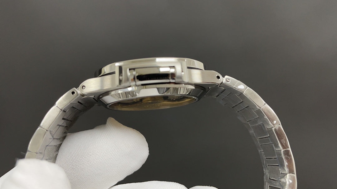 W5   nautilus---  5711/1A-010---35.2mm