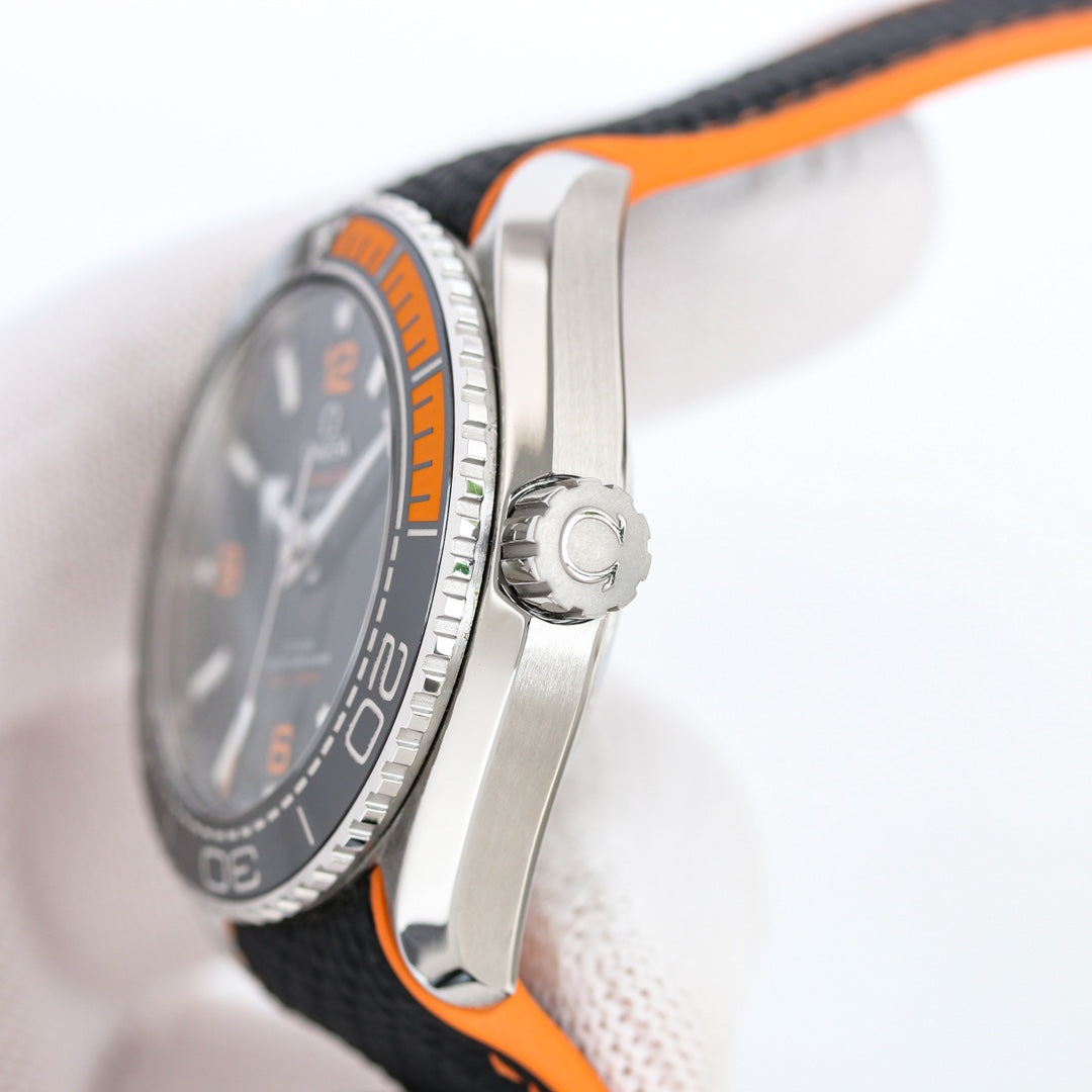 Z9   Seamaster600---215.32.44.21.01.001---43.5mm