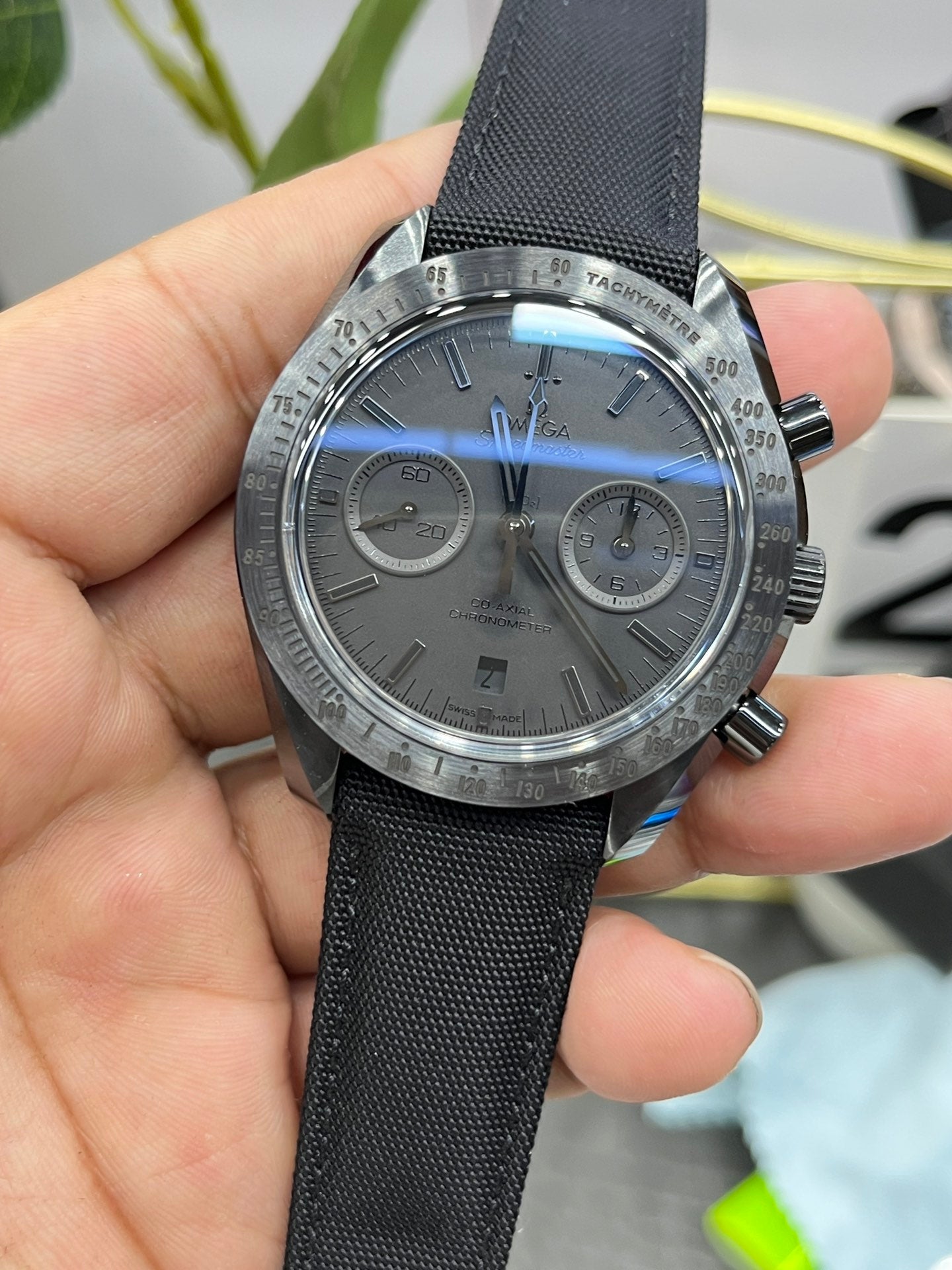 C14    Speedmaster Dark Side of the Moon---311.92.44.30.01.001---44mm