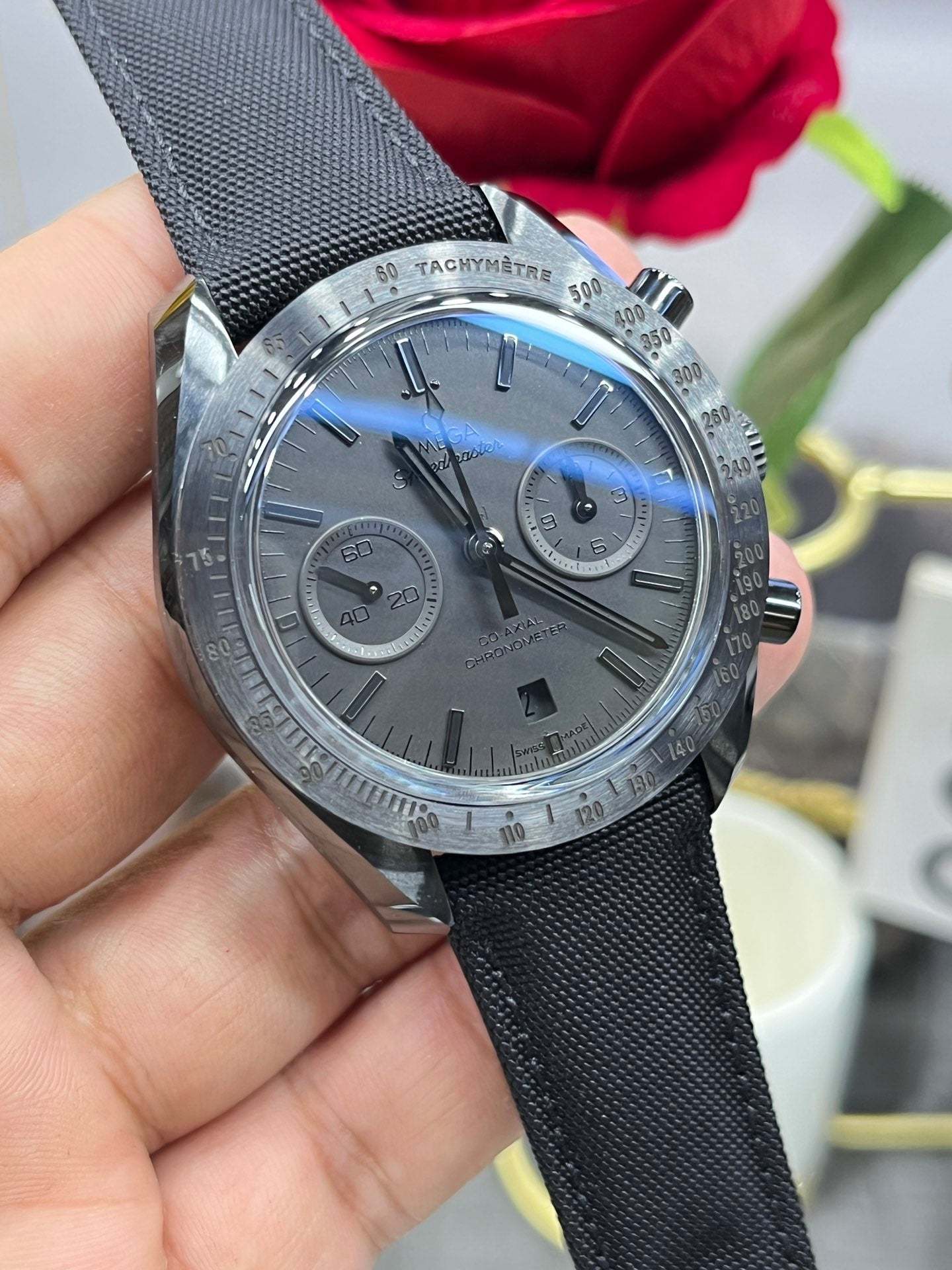 C14    Speedmaster Dark Side of the Moon---311.92.44.30.01.001---44mm