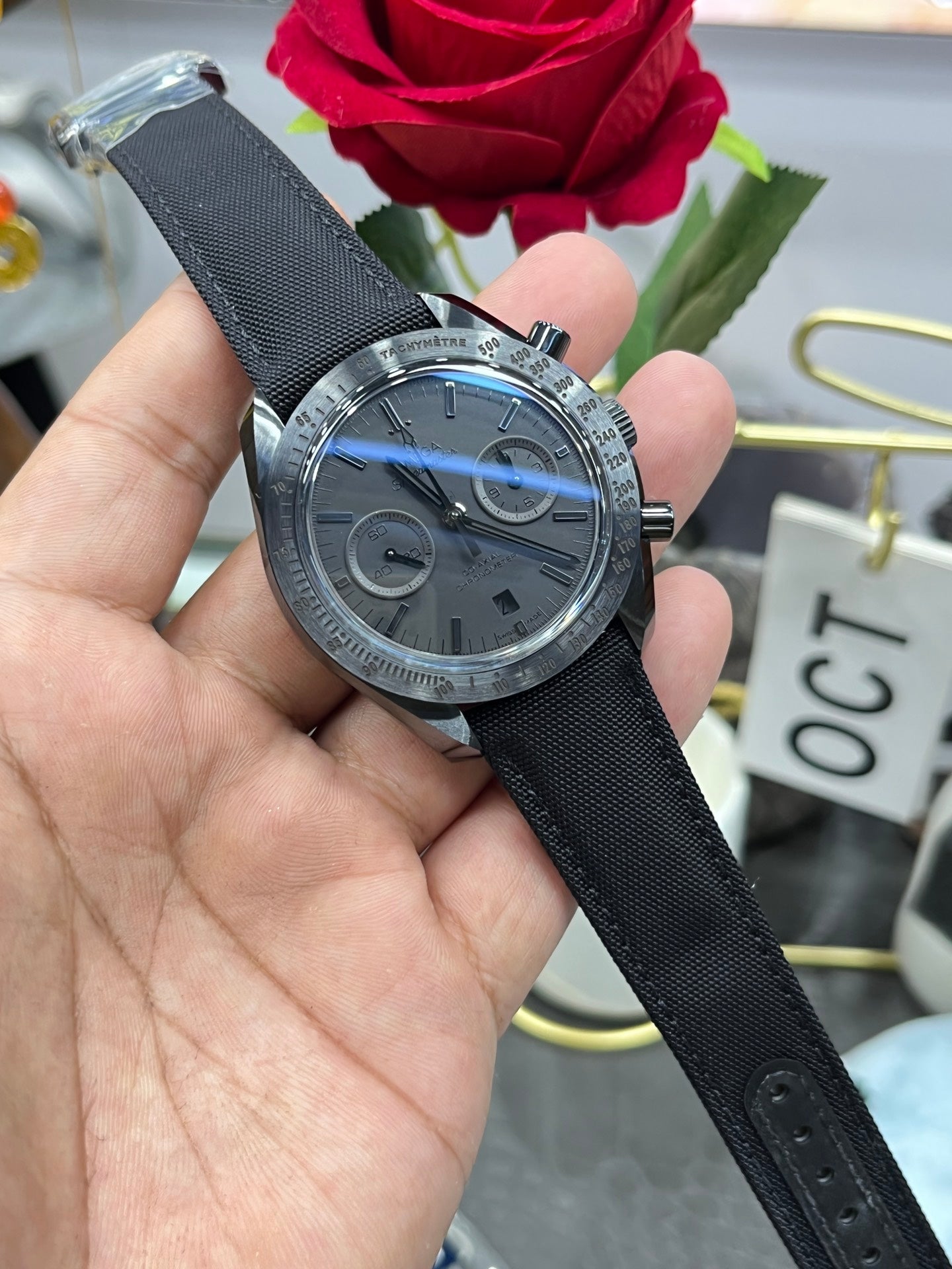 C14    Speedmaster Dark Side of the Moon---311.92.44.30.01.001---44mm