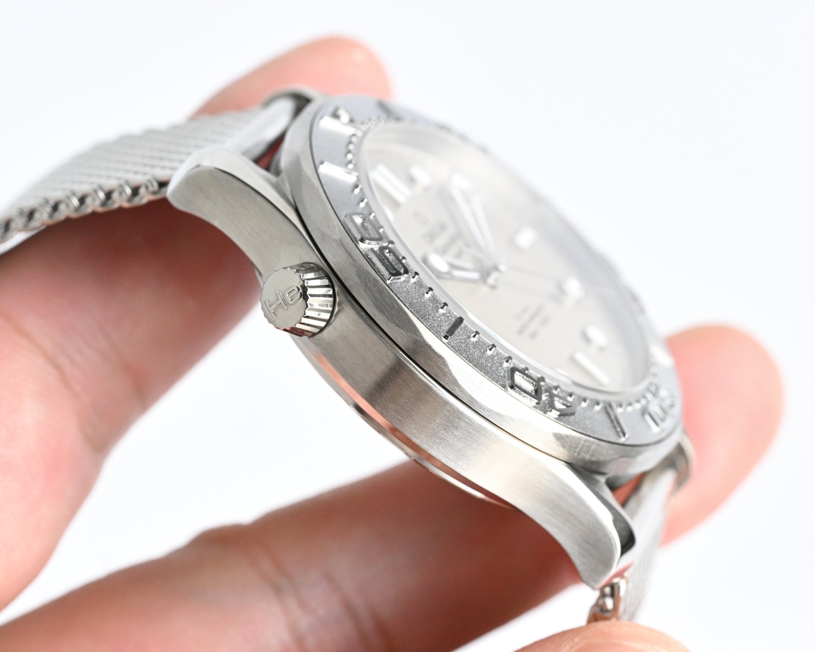 Z16   Seamaster300--- 210.30.42.20.06.001---42mm