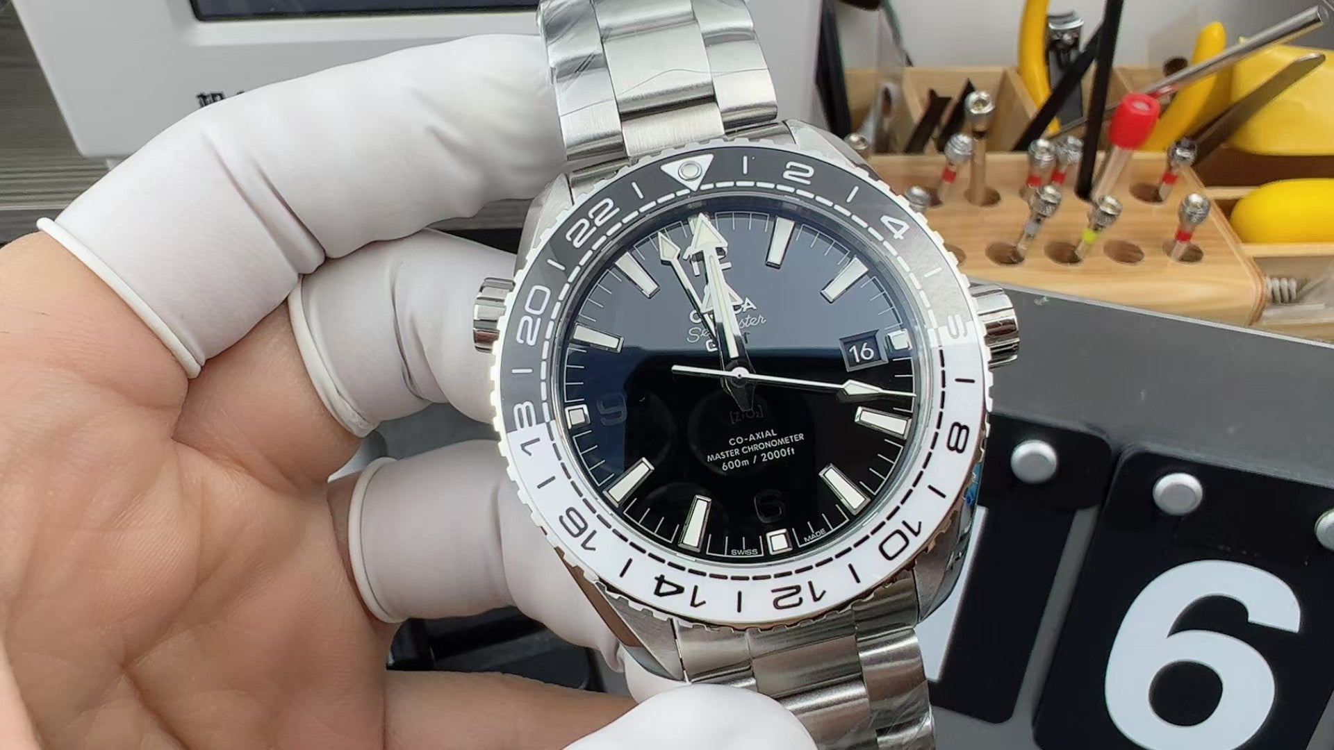 Z18   Seamaster600--- 215.30.44.22.01.001---43.5mm