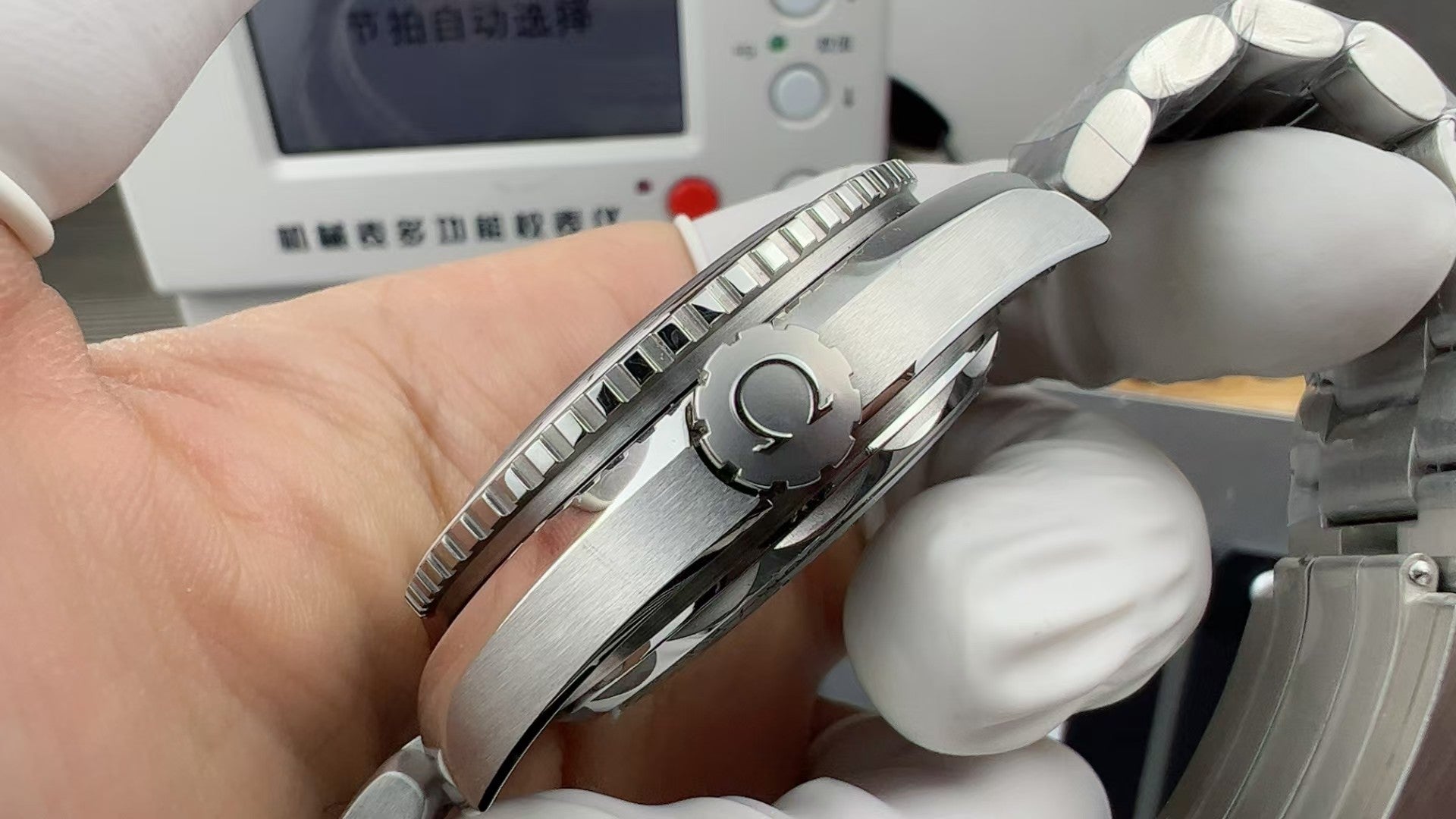 Z18   Seamaster600--- 215.30.44.22.01.001---43.5mm