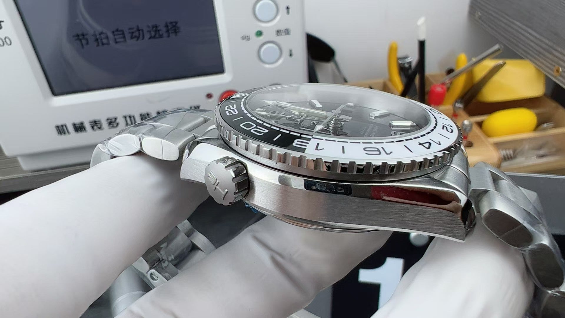 Z18   Seamaster600--- 215.30.44.22.01.001---43.5mm