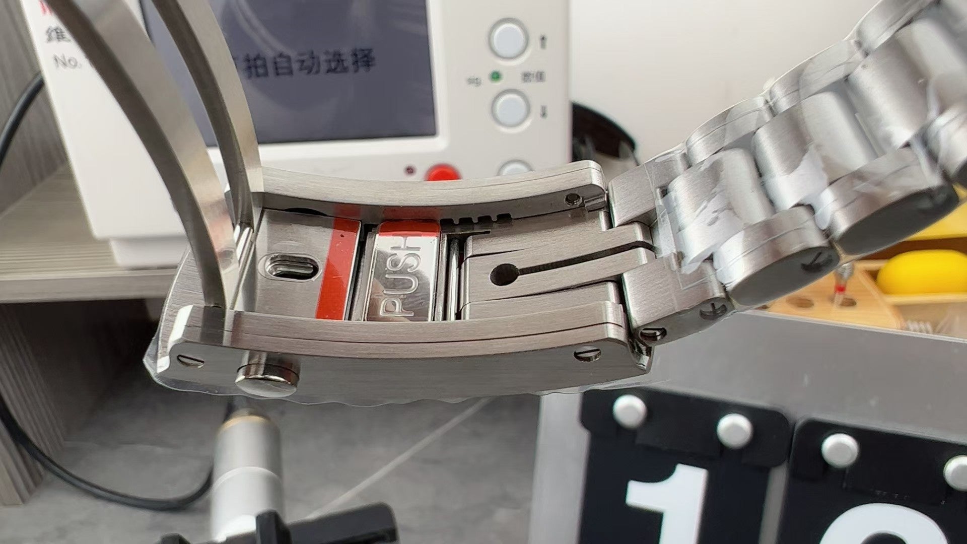 Z18   Seamaster600--- 215.30.44.22.01.001---43.5mm