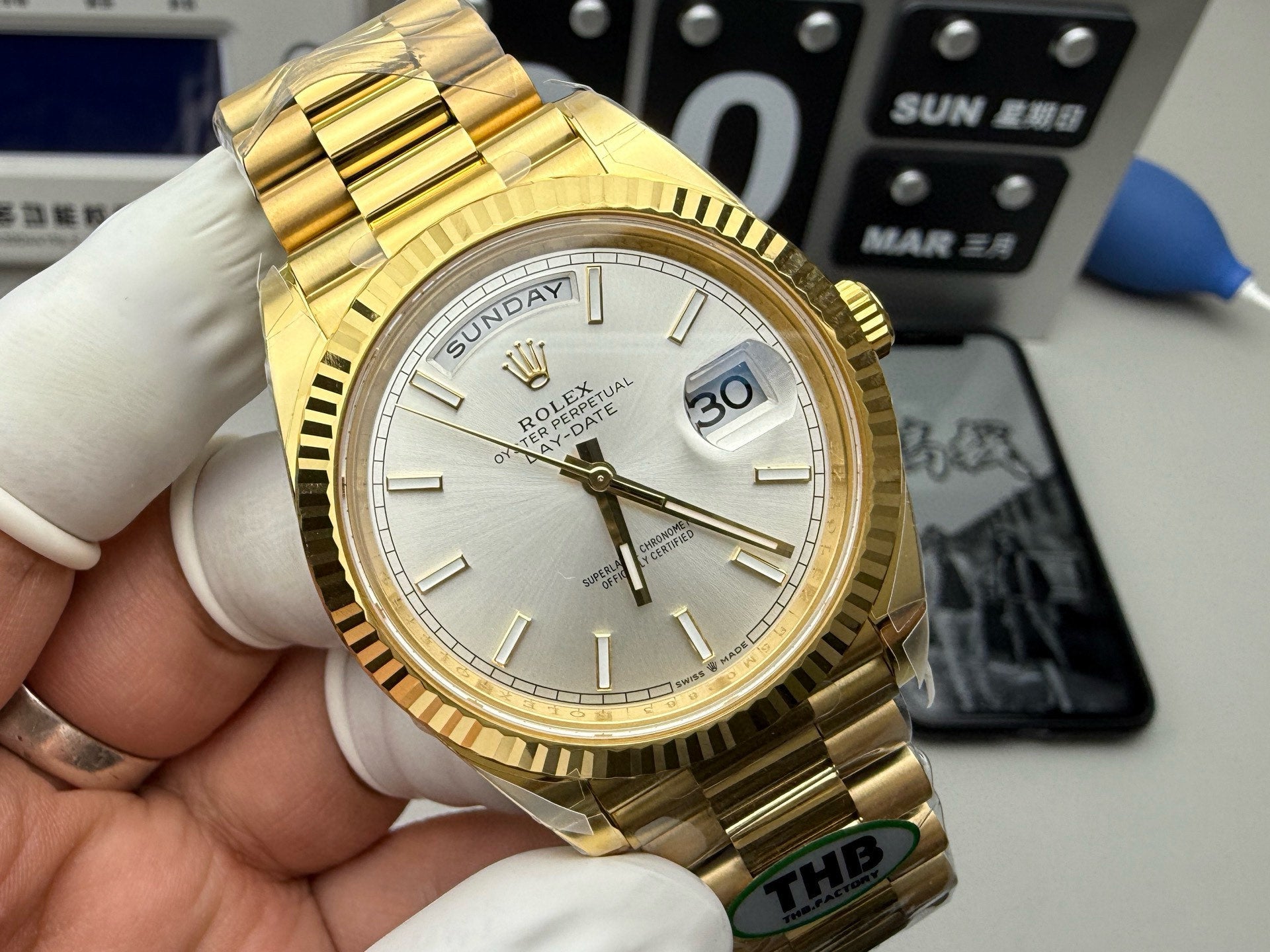 R2   Day-Date ---228238---40mm
